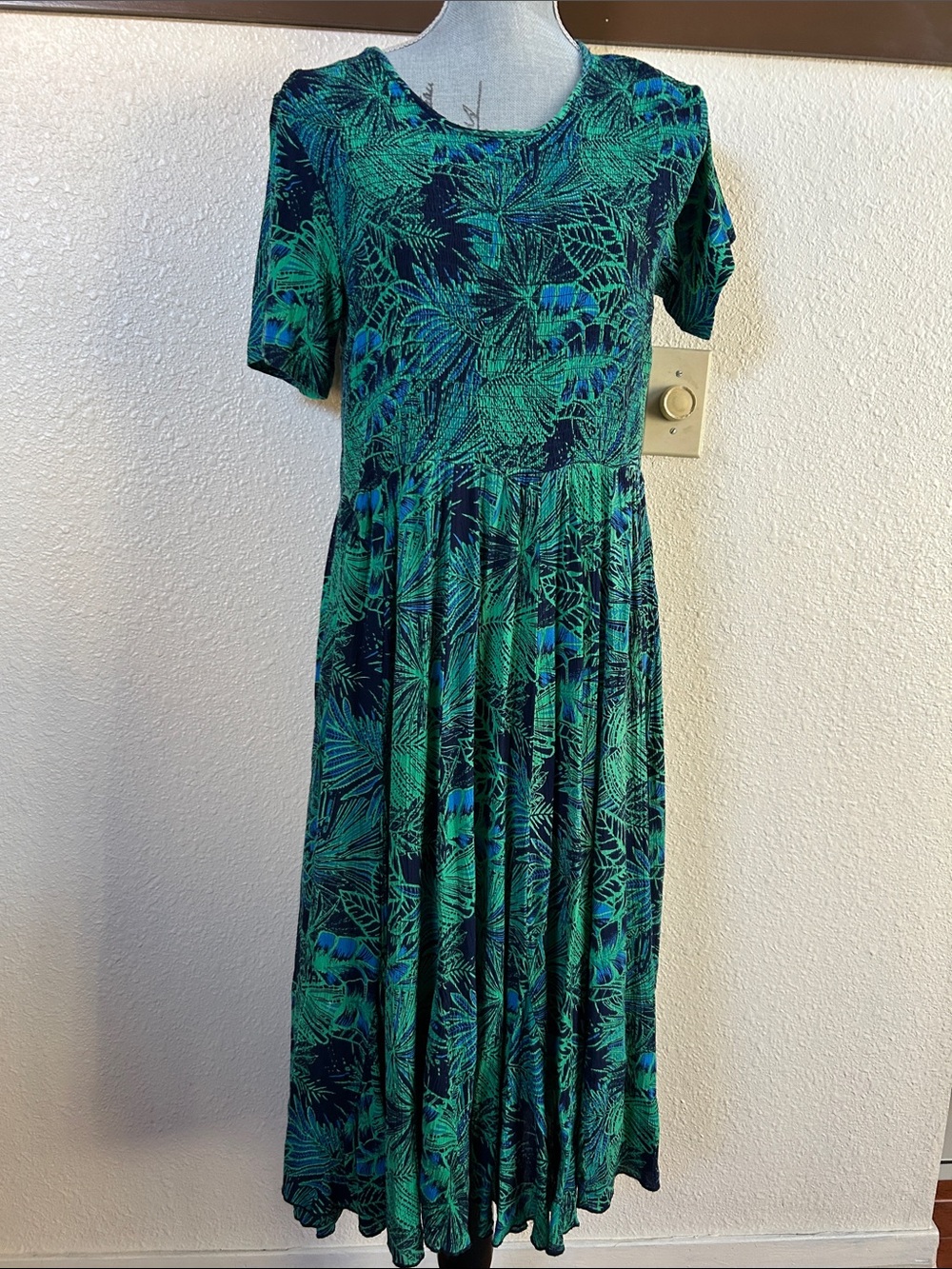 Green-Blue Tropical Midi Dress with Short Sleeves
